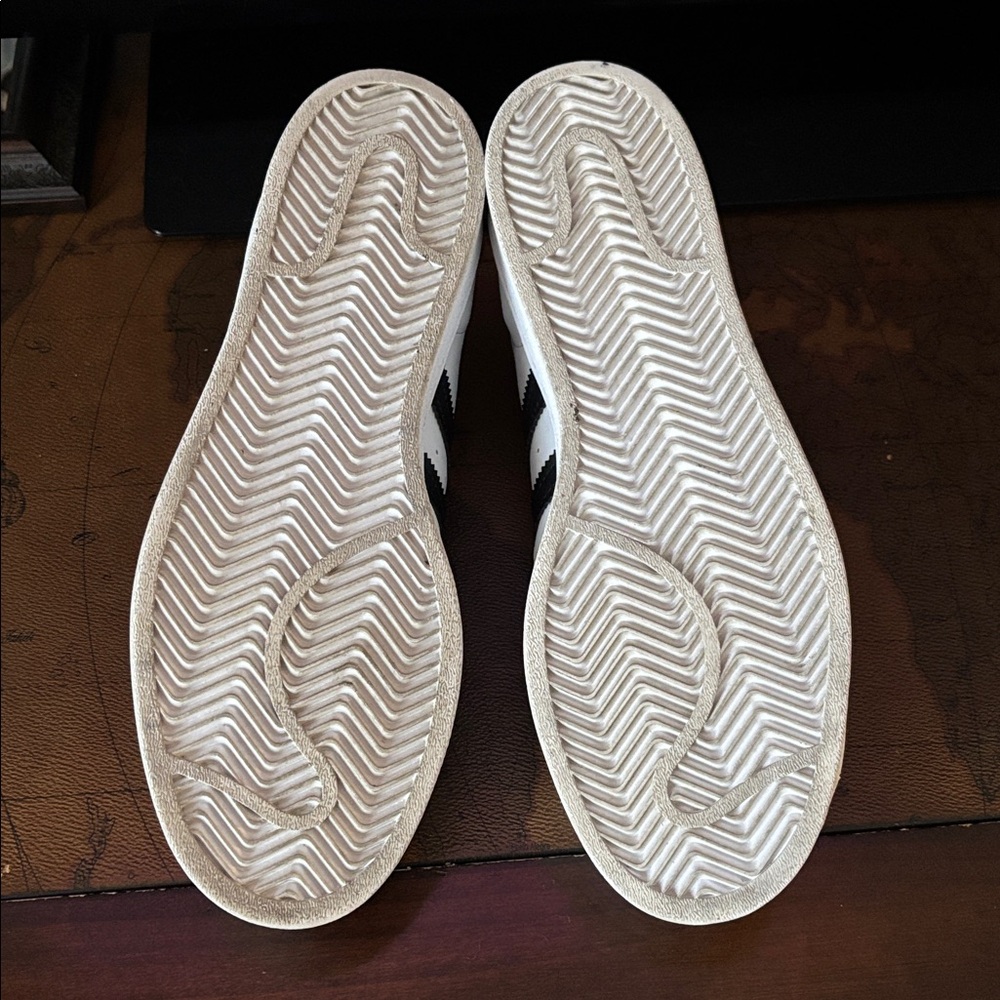 Adidas Superstar Women’s 7.5 - Picture 9 of 9